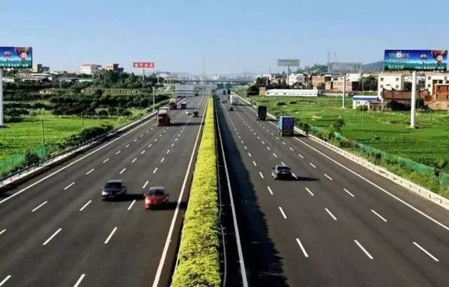 高速路哪条形式最安全